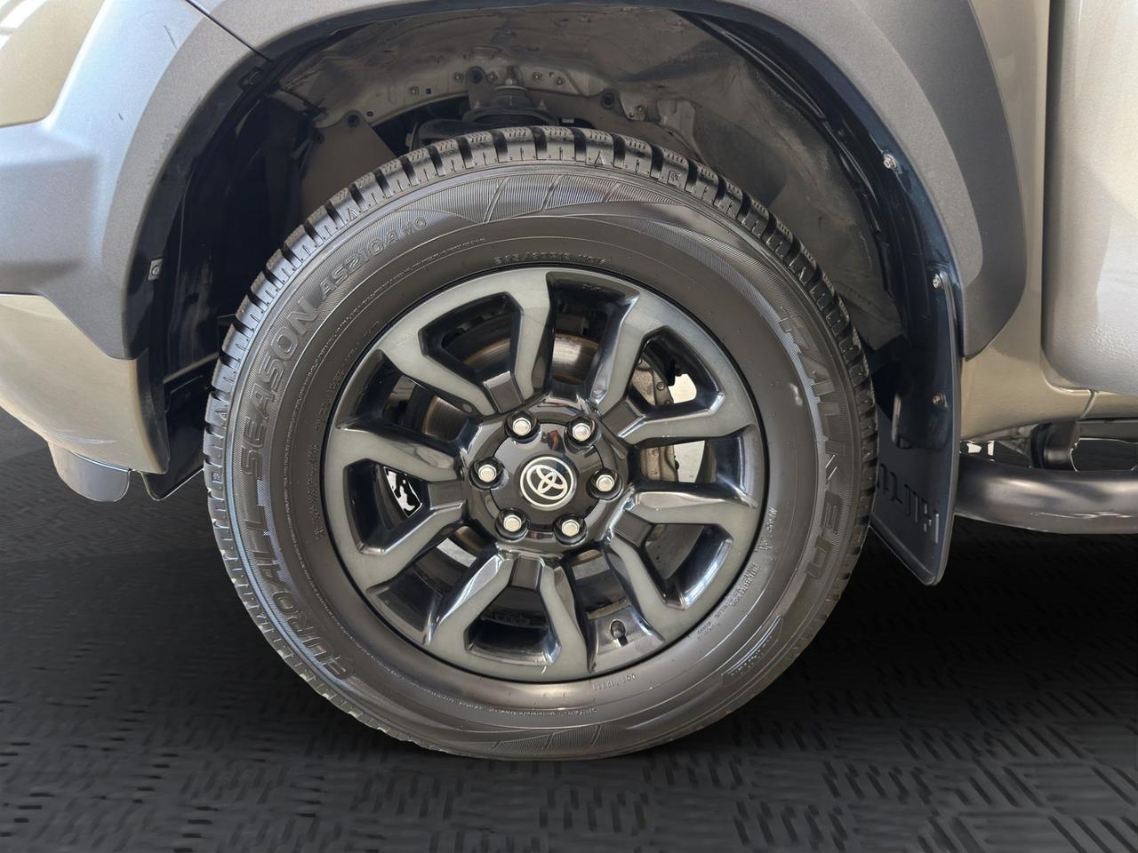 Toyota Hilux 2.8 d double cab Invincible 4wd auto