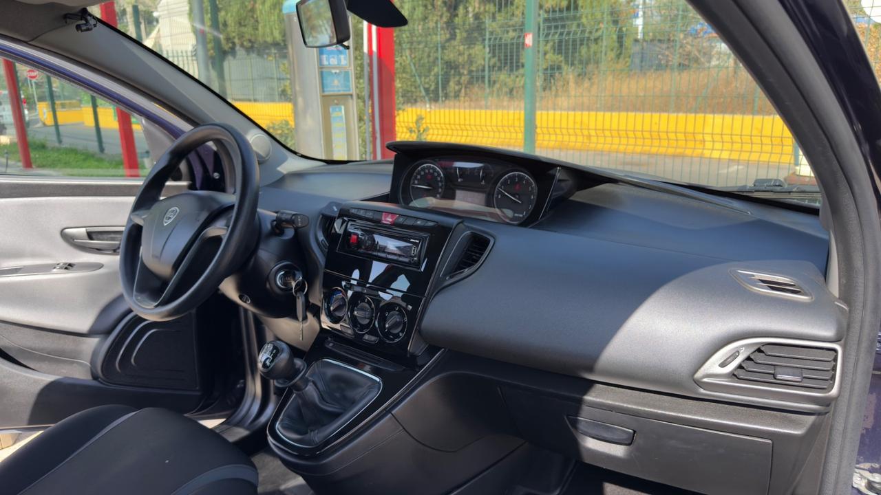 Lancia Ypsilon 1.2 69 CV 5 porte Platinum
