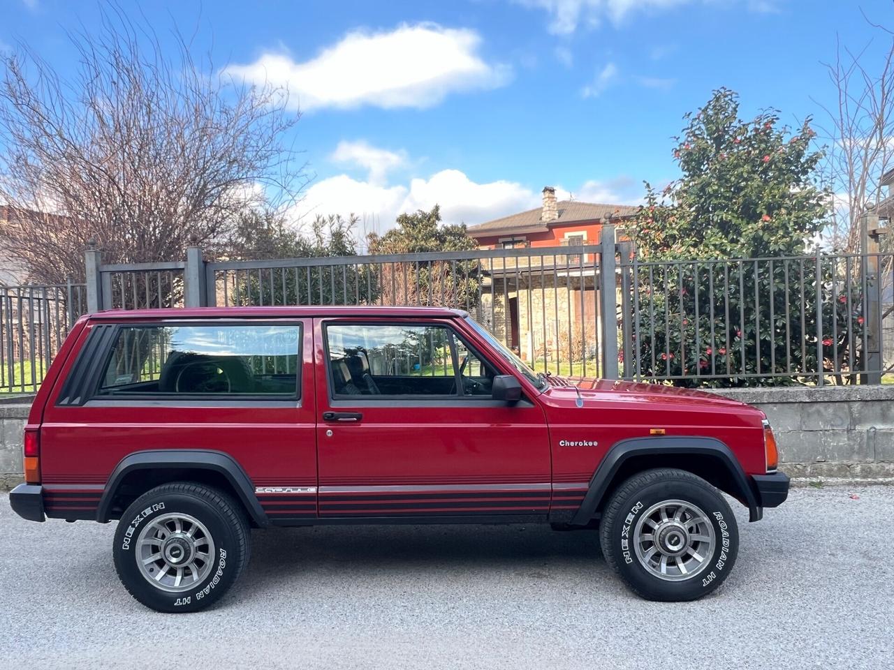 Jeep Cherokee 2.1 turbodiesel 3 porte posti2