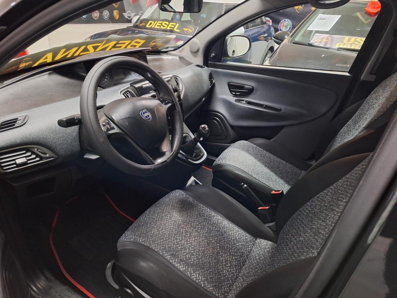 Lancia Ypsilon 1.2 69 CV 5 porte S&S Platinum