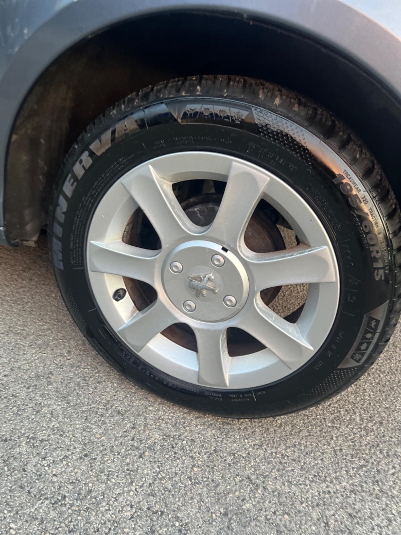Peugeot 1007 1.4 Happy