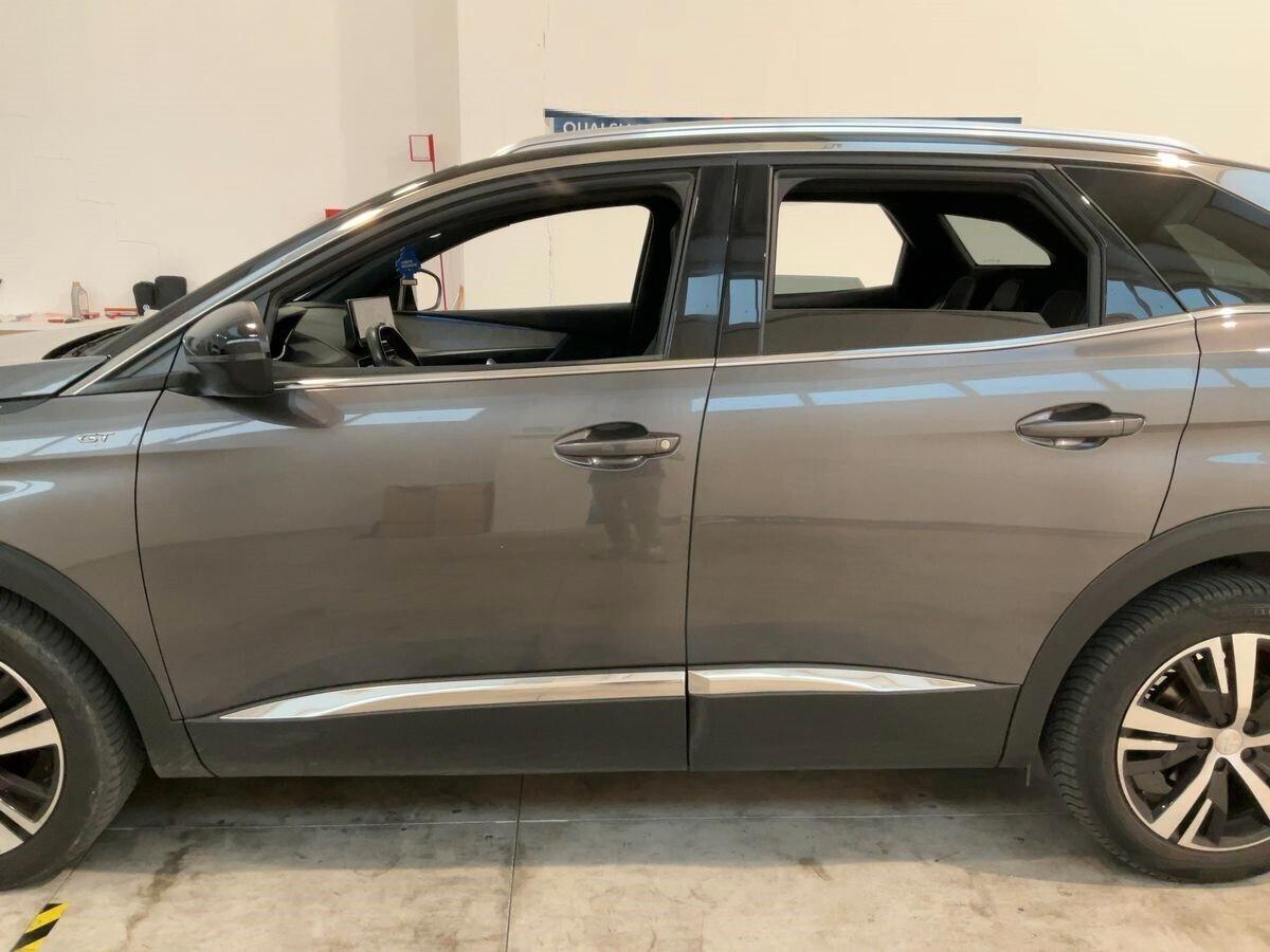 Peugeot 3008 1.5HDI FULLOPTIONAL NUOVA 2019