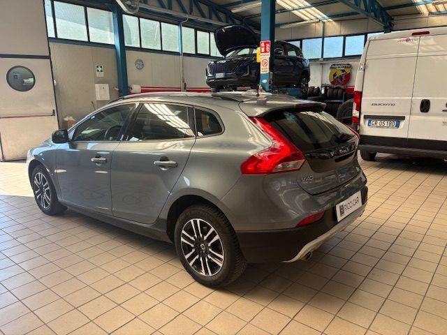 VOLVO V40 Cross Country D2 Style Plus