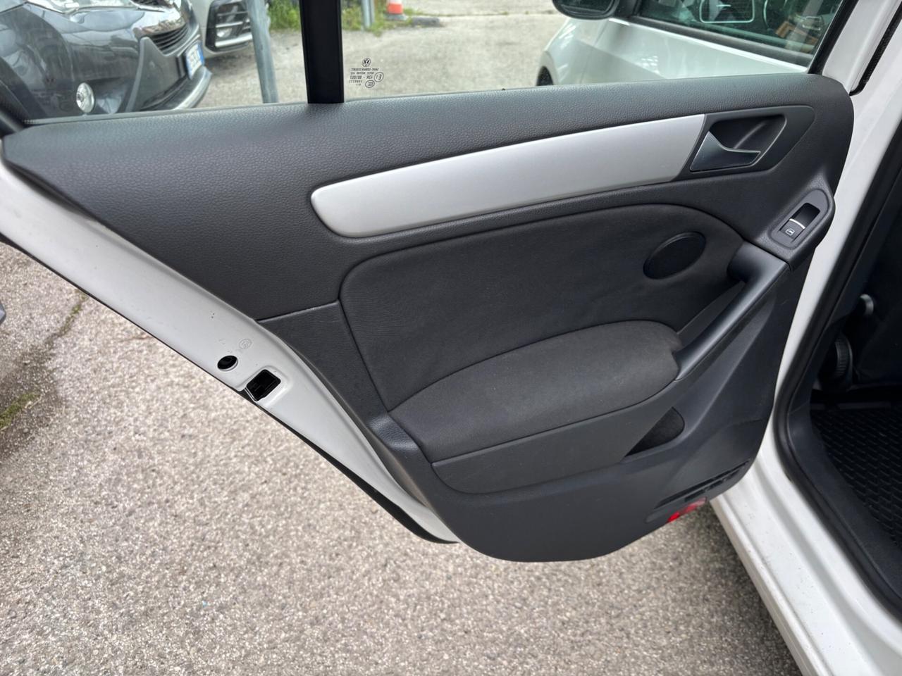 Volkswagen Golf 1.6 TDI 5p. Highline OK NEOPATENTATI