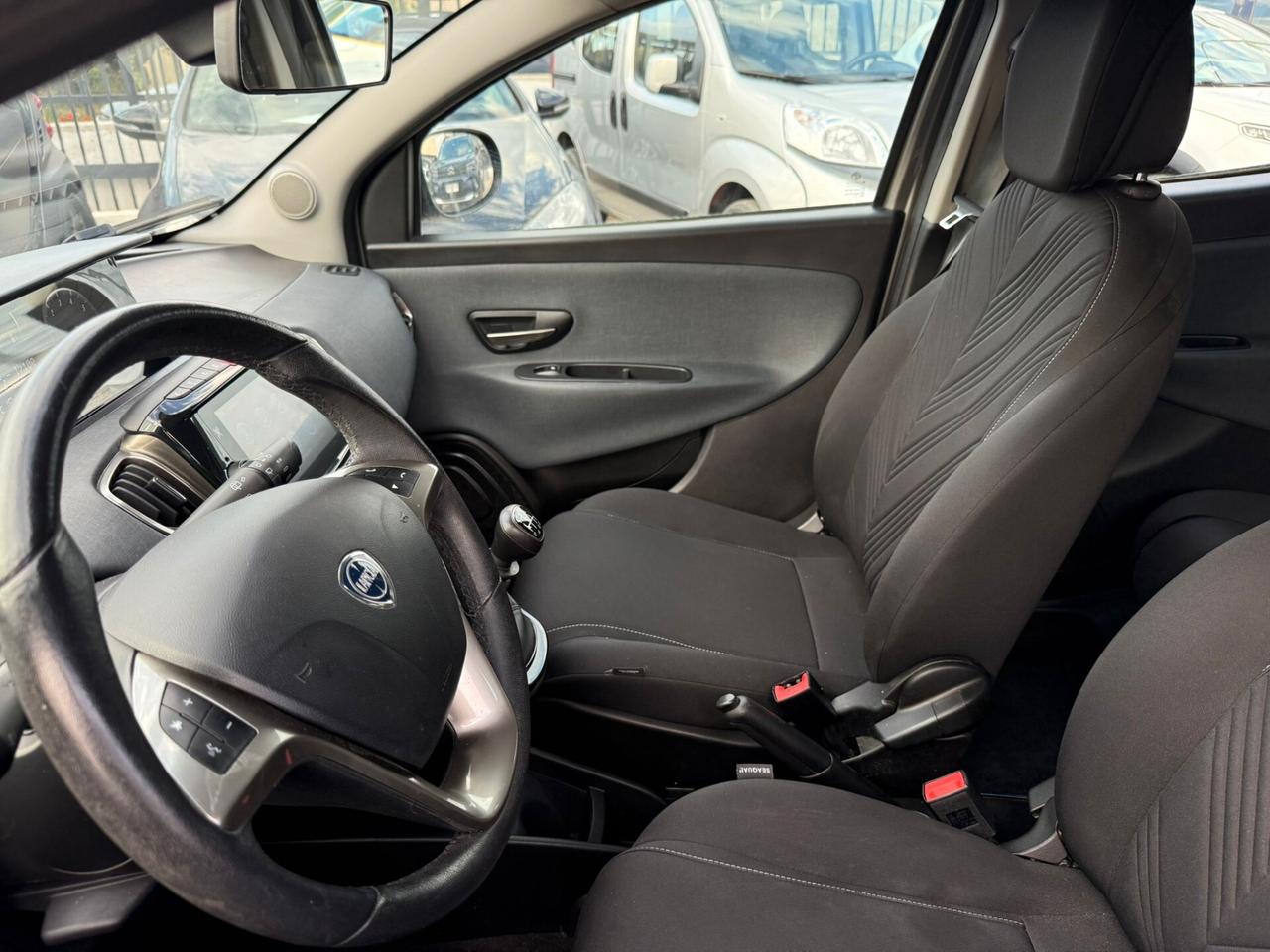 Lancia Ypsilon 1.0 FireFly 5 porte 70 CV S&S Hybrid Ecochic Gold
