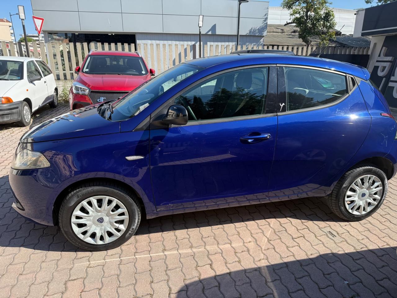 Lancia Ypsilon 0.9 TwinAir 85 CV 5 porte Metano Ecochic Silver
