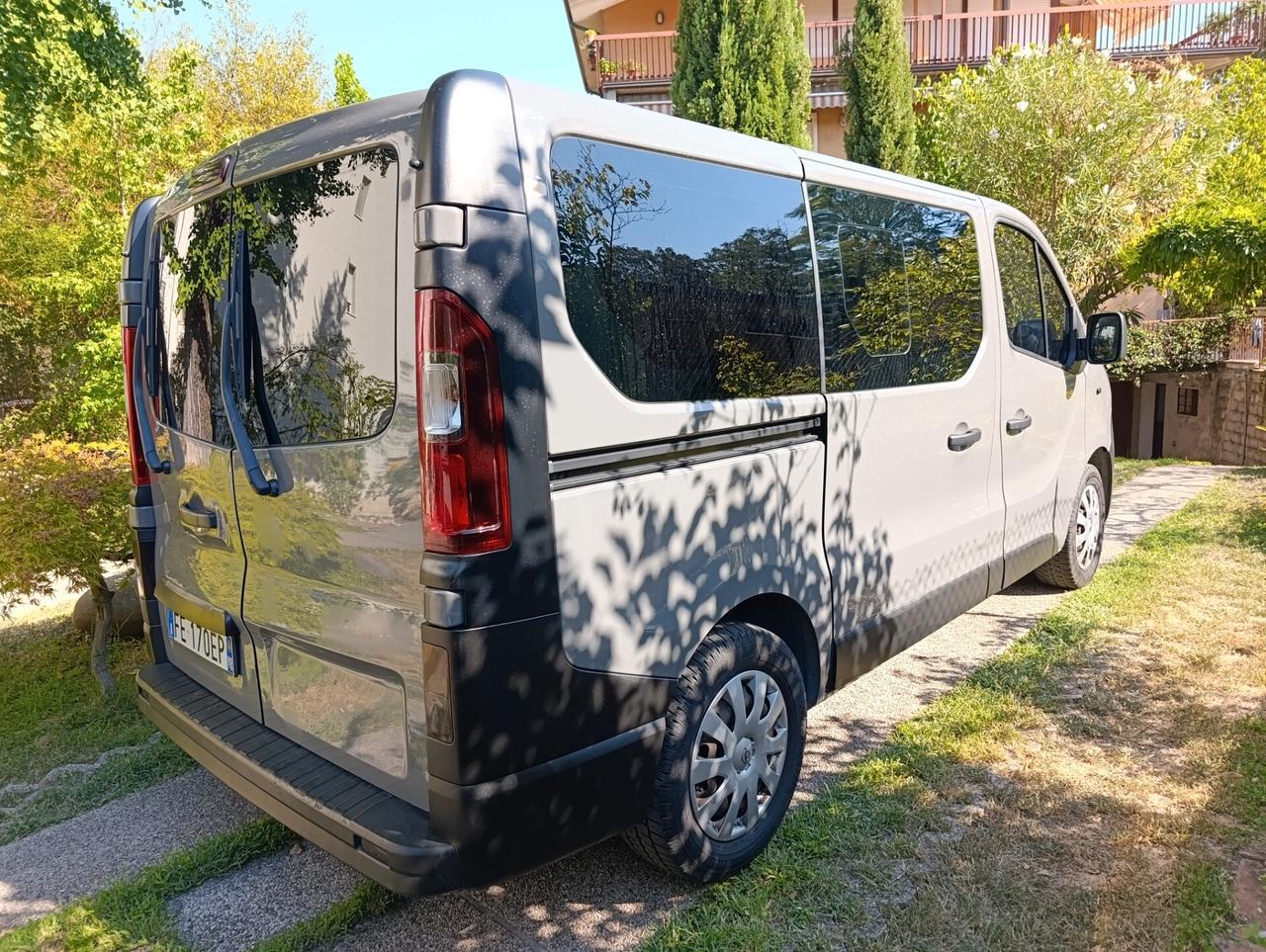 Opel Vivaro 9 posti #GM