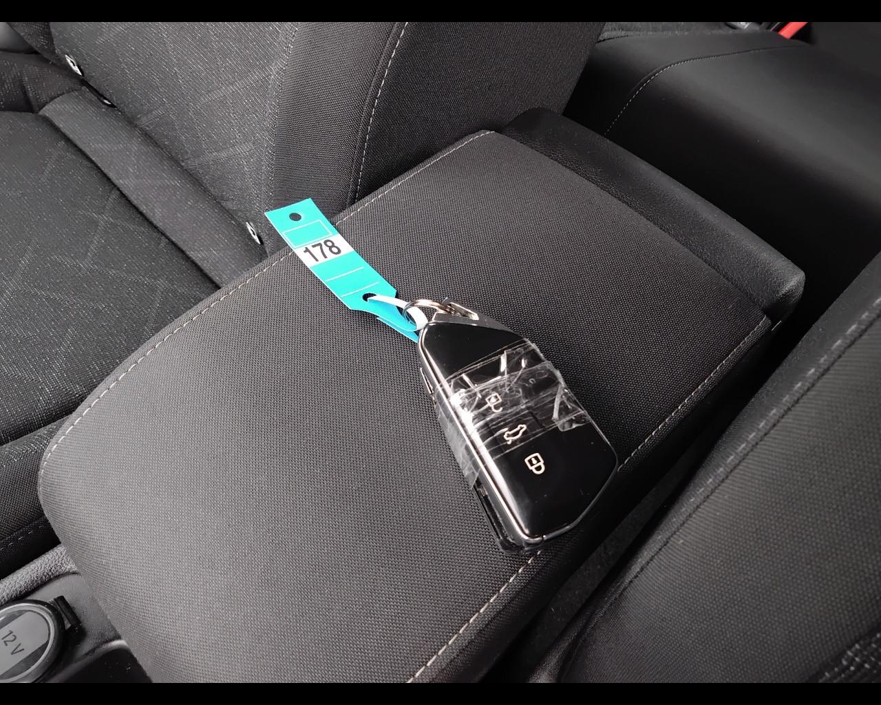 VOLKSWAGEN Golf VIII 2020 - Golf 1.0 tsi evo Life 110cv