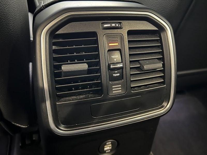 Porsche Macan 2.0 iva esposta