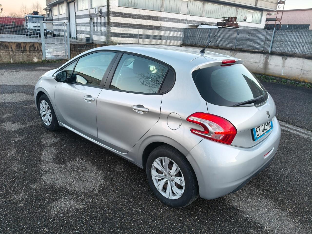 Peugeot 208 1.2 5 porte 2014 SOLO 137.000 KM