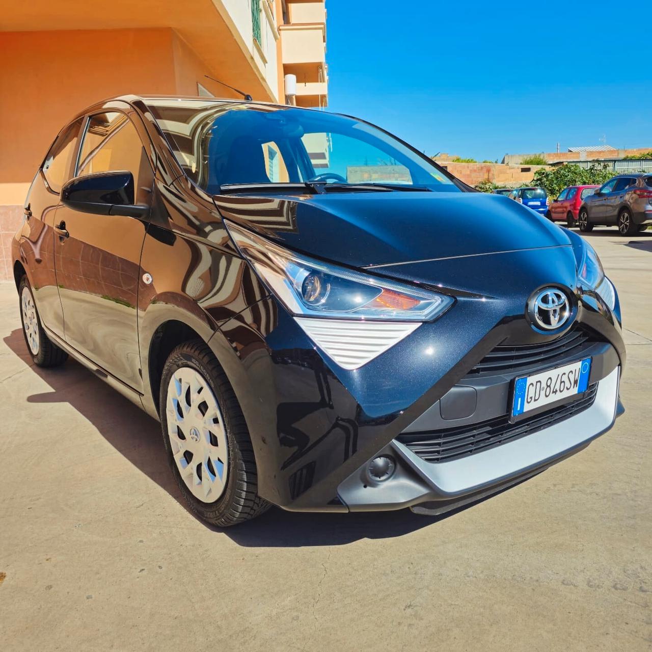 Toyota Aygo Connect 1.0 VVT-i 72 CV 5 porte x-play