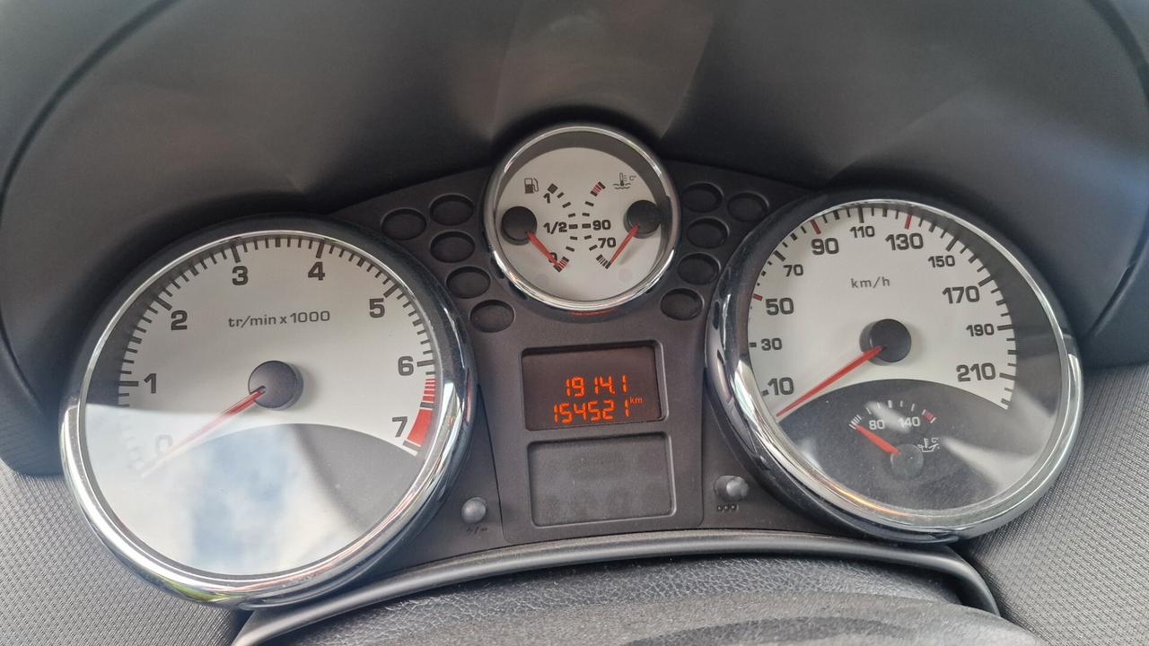 Peugeot 207 1.6 VTi 120CV CC Féline
