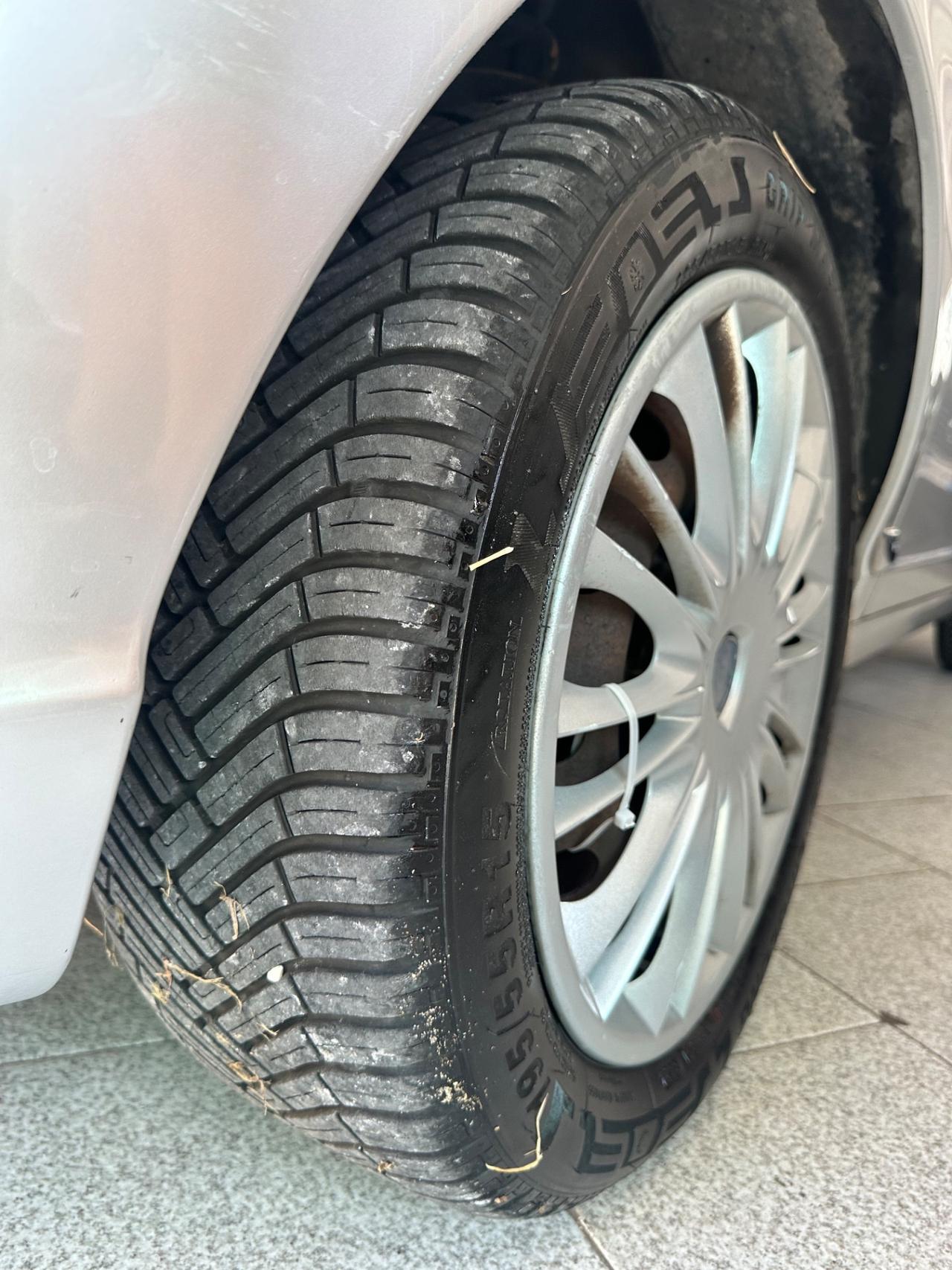 Lancia Ypsilon 1.2 Versus