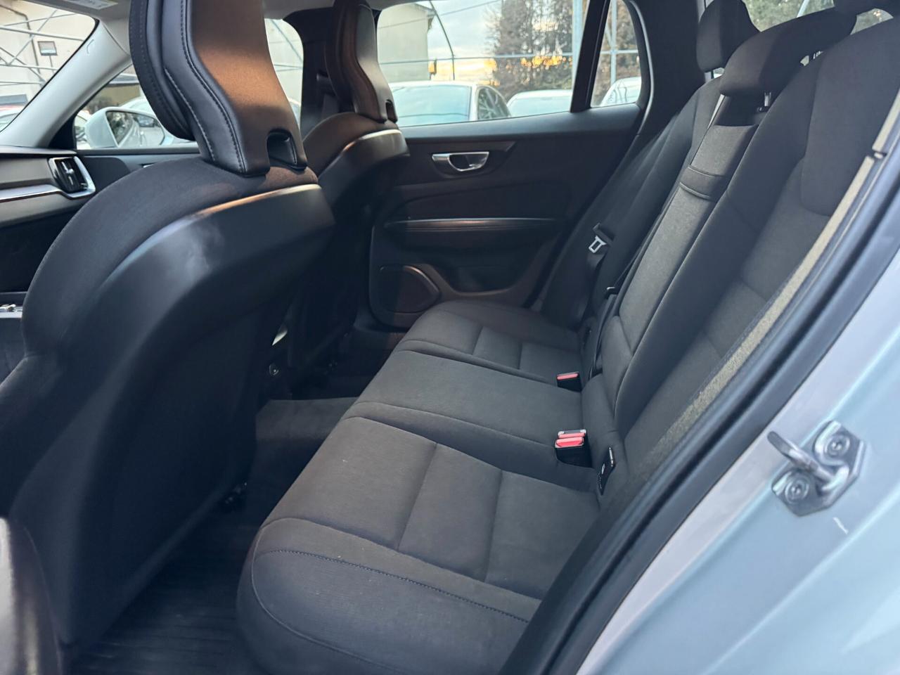 Volvo V60 B4 (d) Geartronic Momentum Business