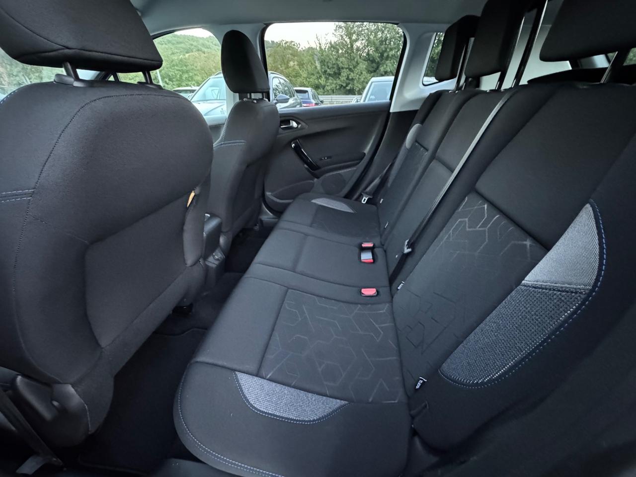 Peugeot 2008 BlueHDi 100 S&S Signature