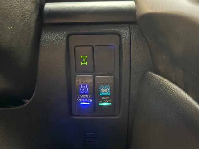 TOYOTA Land Cruiser TROPICALE GX V8 manual