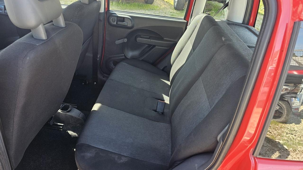 FIAT PANDA 1.3 JTD 75 CV 2012 Dynamic E5 € 3.900,00 ADATTA X NEO PATENTATI