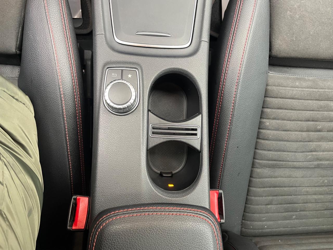 Mercedes-benz GLA 200 d 136CV AUT. PREMIUM AMG NIGHT PACKET TETTO LED NAVY 19