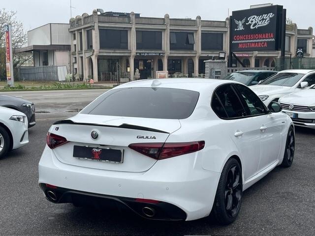 Alfa Romeo Giulia 2.0 Turbo 280 CV AT8 AWD Q4 Veloce Ti