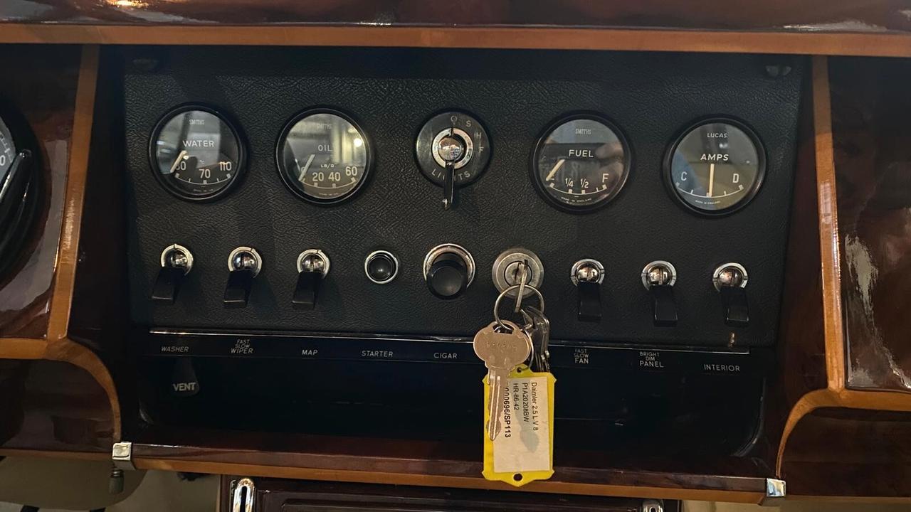 Daimler 250-V8 (Automatic)