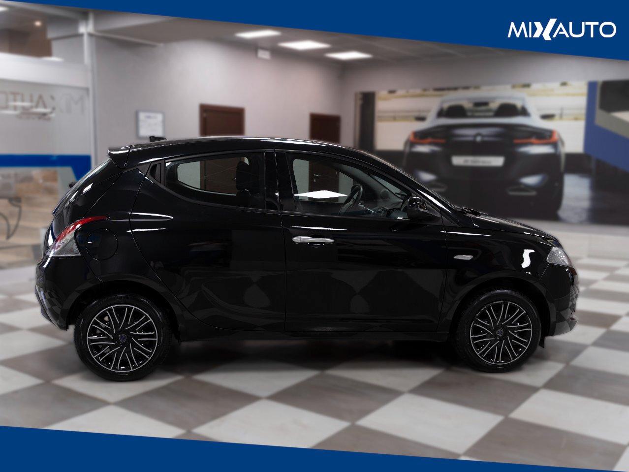 Lancia Ypsilon 1.0 Firefly Hybrid Silver 70CV 5 Porte