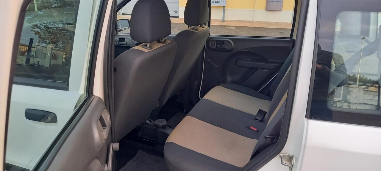 Fiat Panda Benzina cc. 1.242 5 Porte Utilizzabile anche per i Neopatentati.