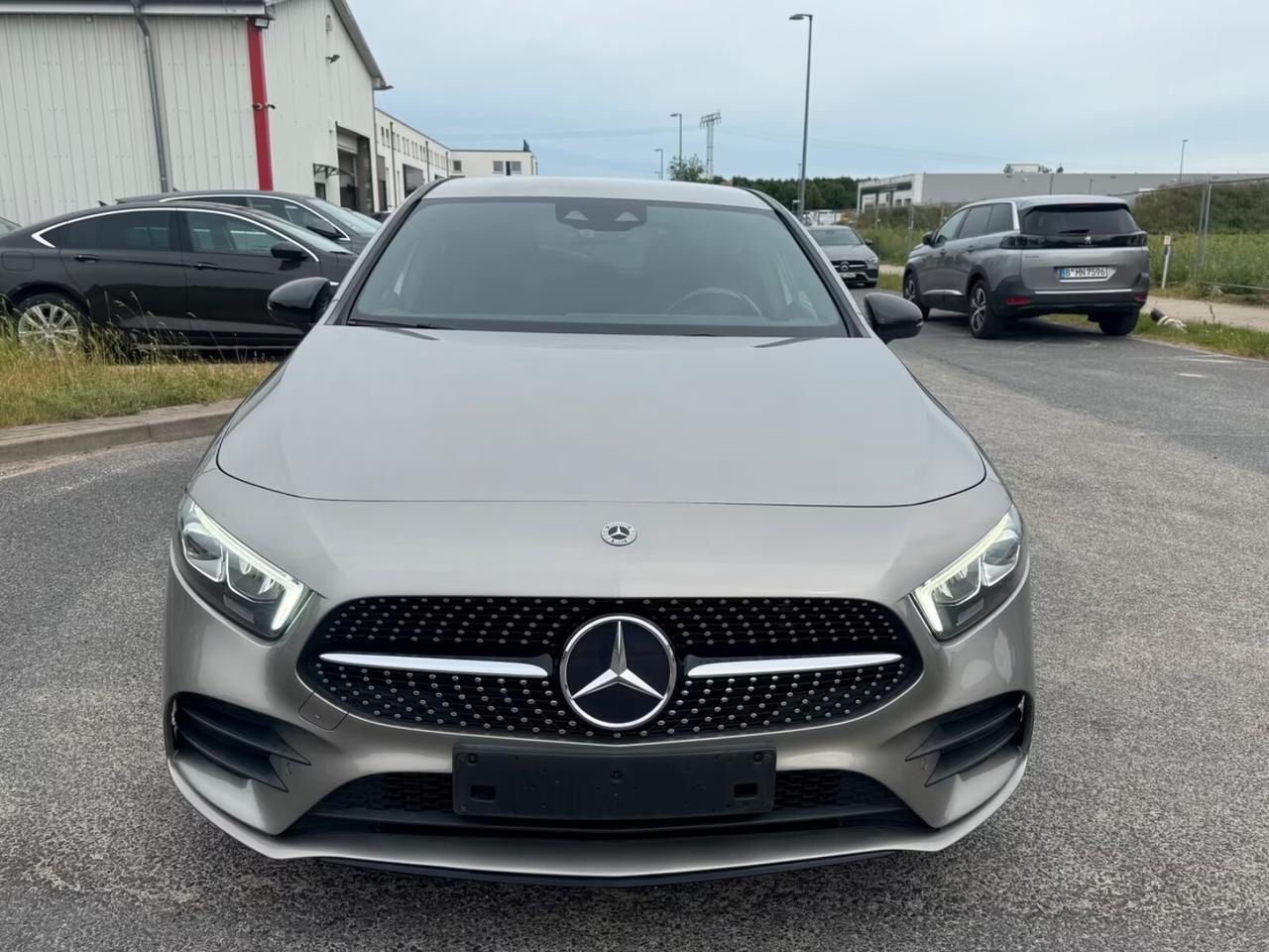 Mercedes-benz A 180 Premium AMG 136CV MBUX