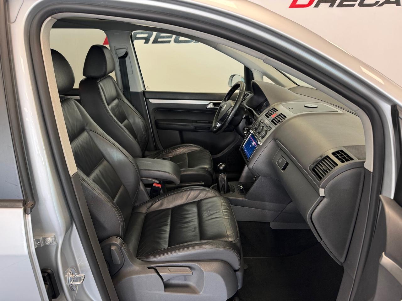 Volkswagen Touran 2.0 TDI DPF Highline 7 POSTI BEN TENUTO