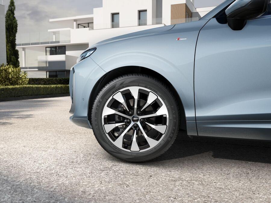 AUDI Audi Q3 SUV Business TFSI 110 kW S tronic