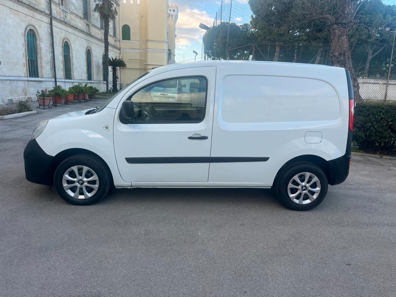 Renault Kangoo 1.5 dCI Cv 70 Km 80,000 Da Vetrina