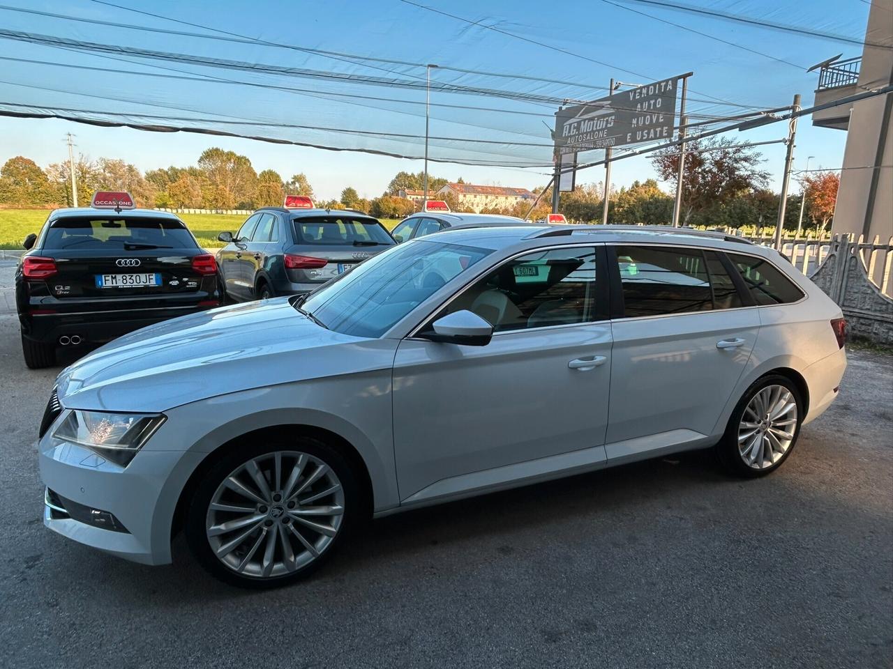 SKODA SUPERB 2.0 TDI 190CV DSG 4x4 - GANCIO TRAINO