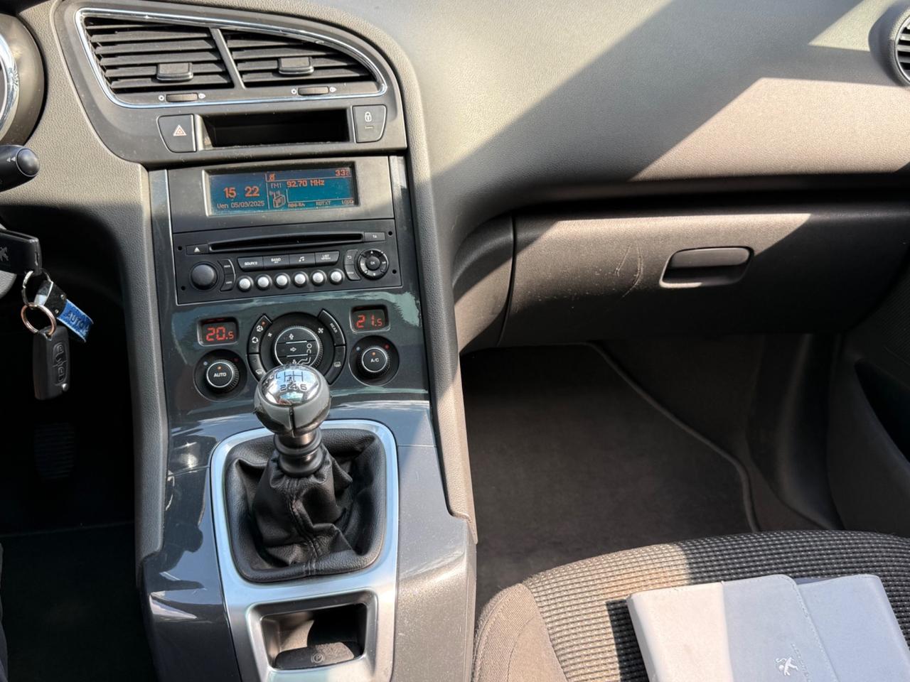 Peugeot 5008 Cielo Panorama 1.6 HDi 115CV Allure