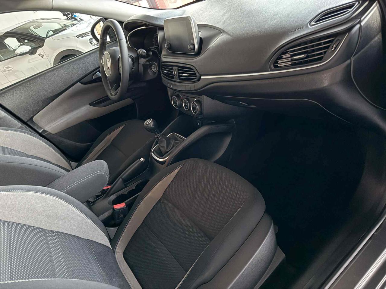 Fiat Tipo 1.4 5 porte 95Cv Lounge NEOPATENTATI