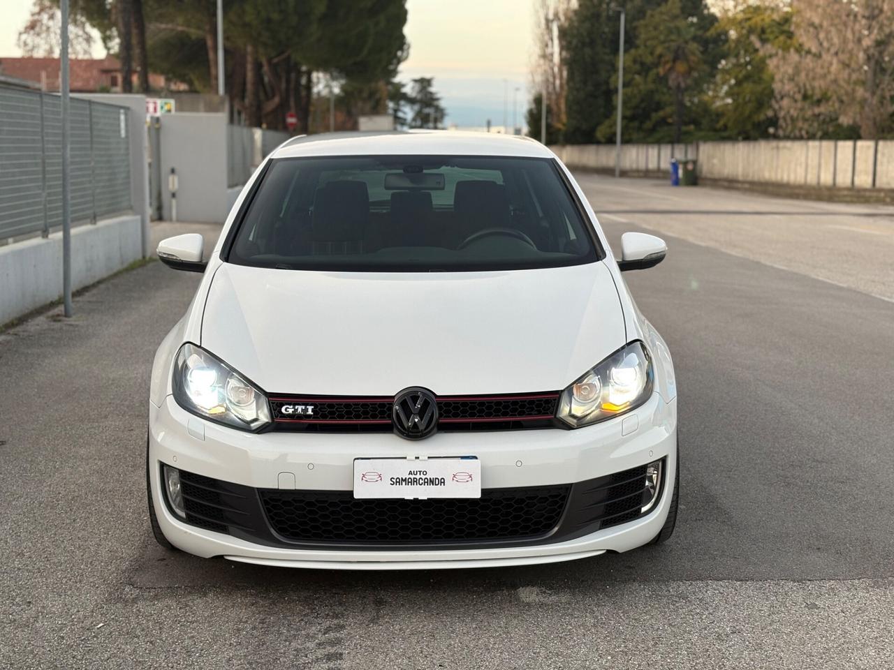 Volkswagen Golf GTI 2.0 TSI 5p.