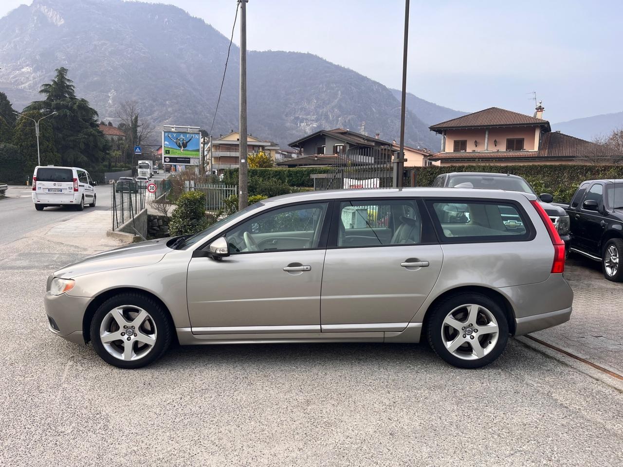 Volvo V70/XC70 V70 2.4 D5 20V (185CV) cat Class