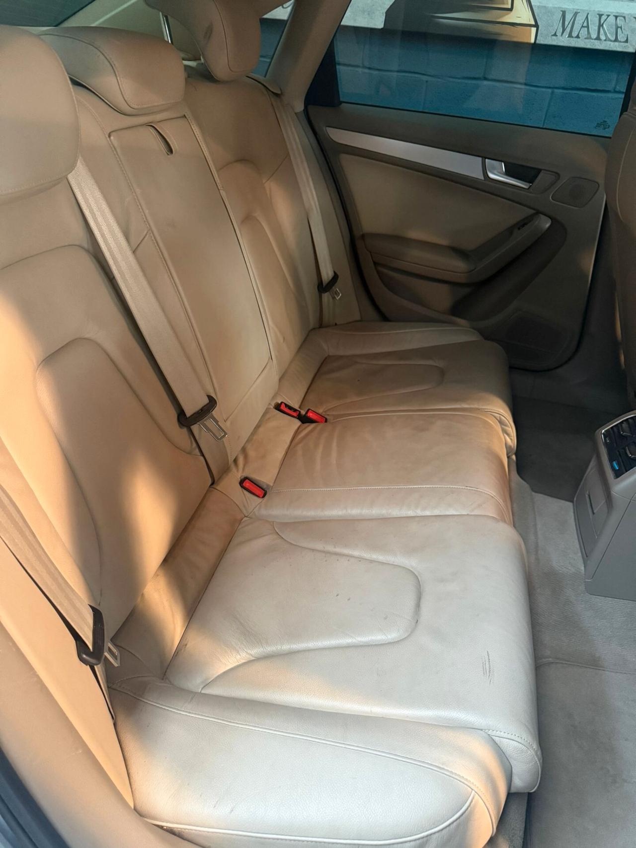 A4 BENZINA BERLINA INTERNI IN PELLE