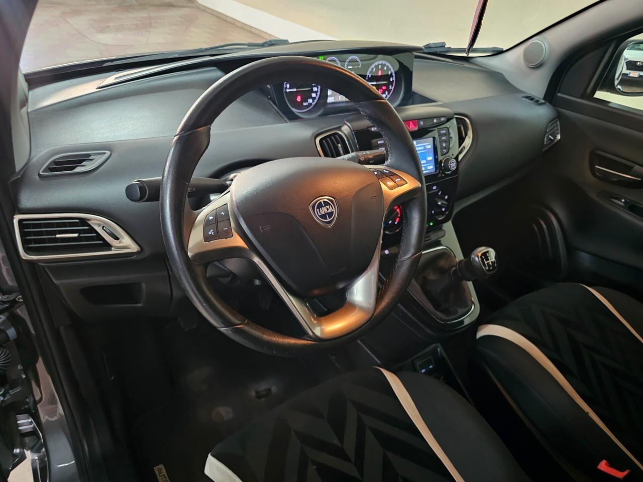 Lancia Ypsilon 1.2 69 CV 5 porte GPL Ecochic Gold