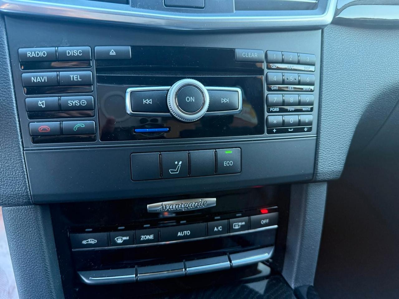 Mercedes-benz E 220 CDI BlueEFFICIENCY Avantgarde