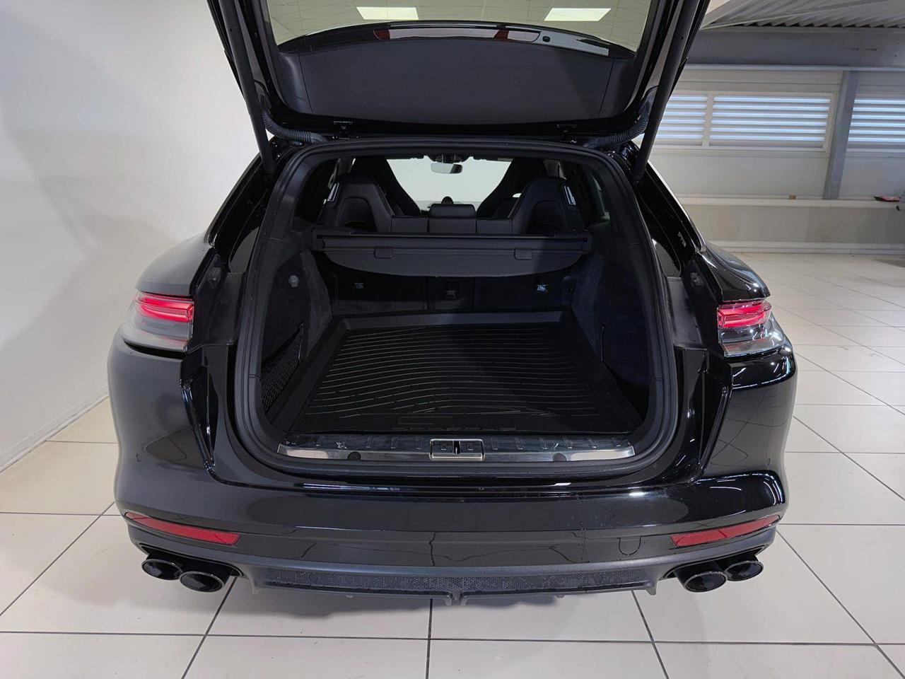 Porsche Panamera Sport Turismo 4 Platinum Edition 330cv