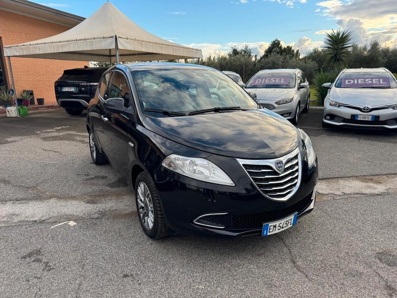 Lancia Ypsilon 0.9 TWINAIR 85CV DFN AUTOM GOLD 2012