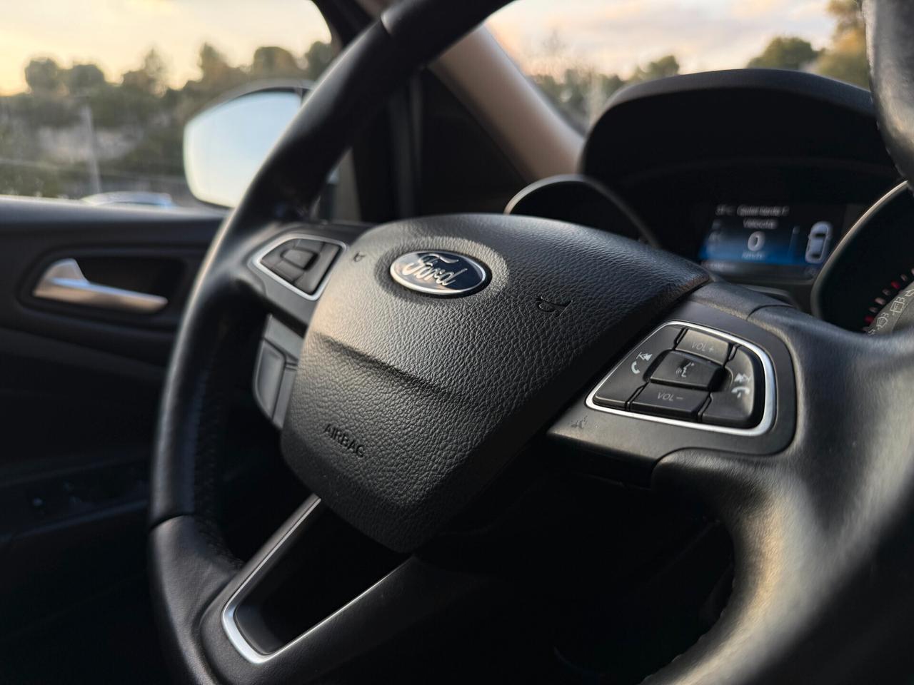 Ford Kuga Titanium/1.5 120CV/CAR PLAY/RETRO/KYLESS