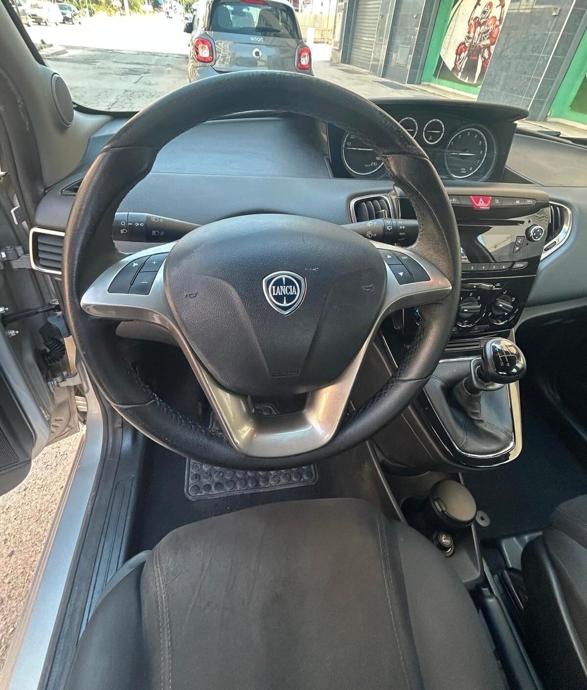 Lancia Ypsilon 1.2 69 CV 5 porte Gold