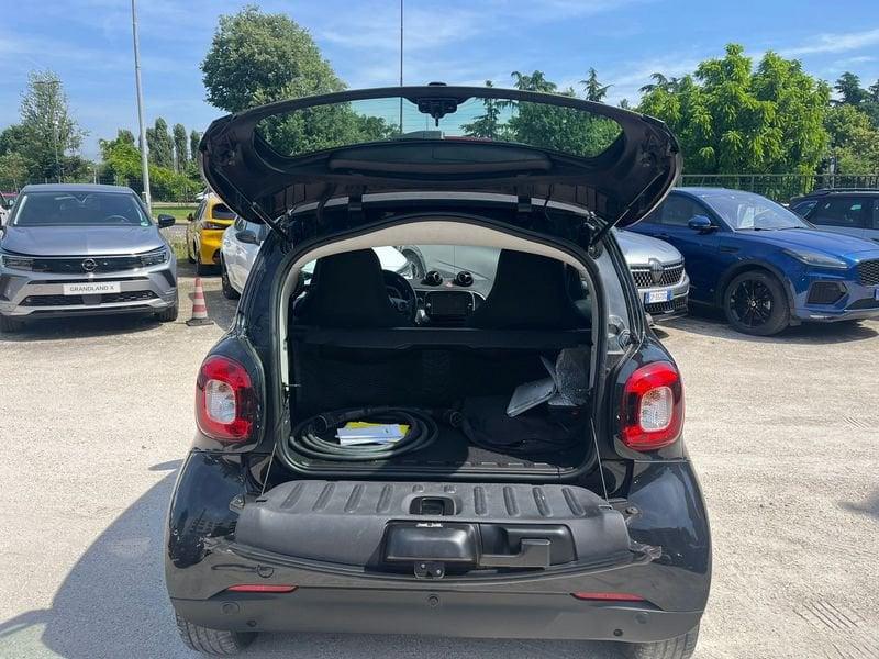 smart fortwo EQ Berlin Black Passion