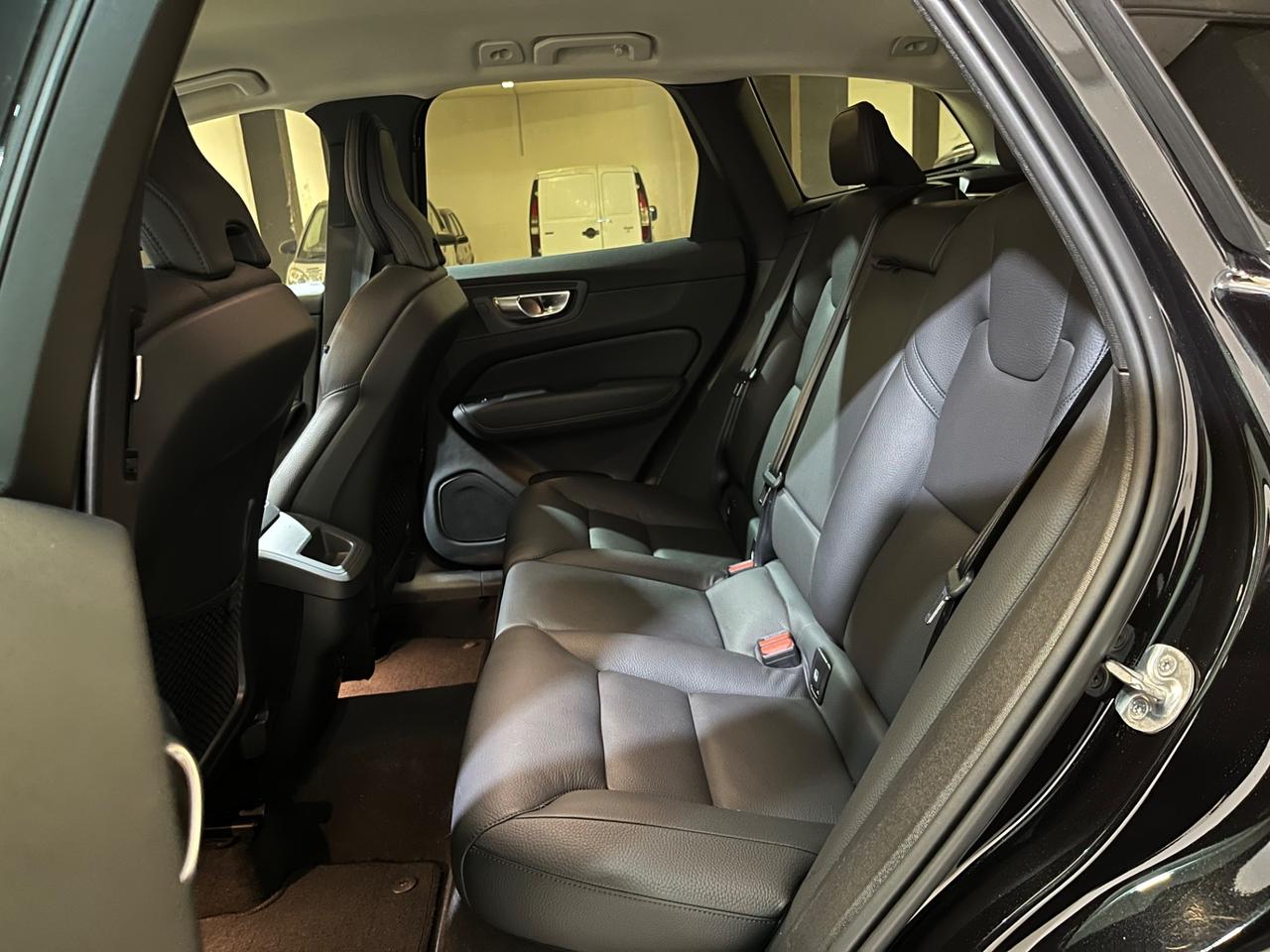 Volvo XC60 B4 (d) AWD automatico Ultimate Dark