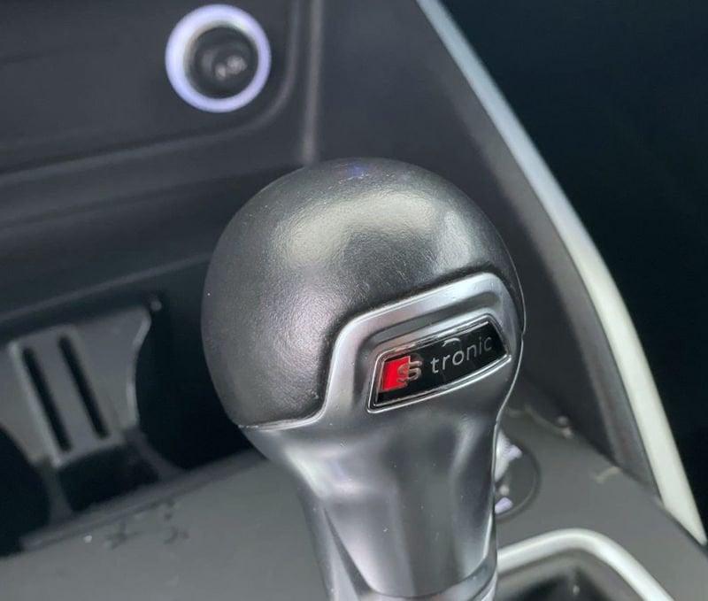 Audi Q2 1.6 30 TDI Identity Black S TRONIC