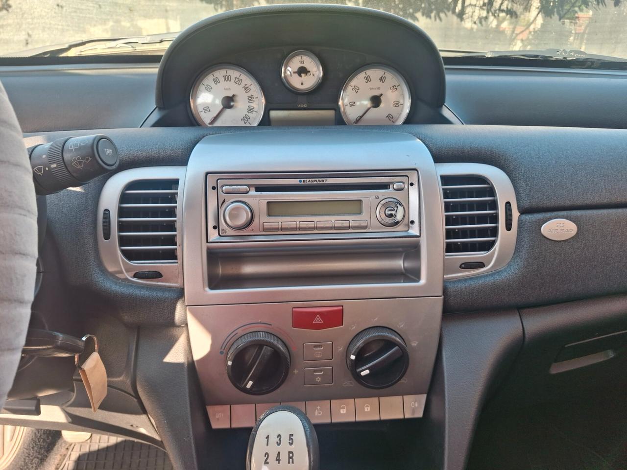 Lancia Ypsilon 1.2 Argento neopatentati