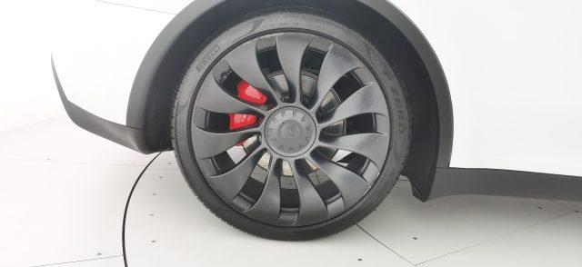 TESLA Model Y Performance Dual Motor AWD -con Autopilot avanzato