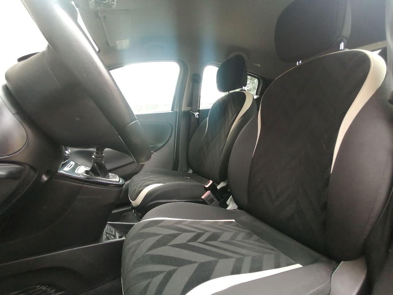 Lancia Ypsilon 1.3 MJT 95 CV 5 porte Gold