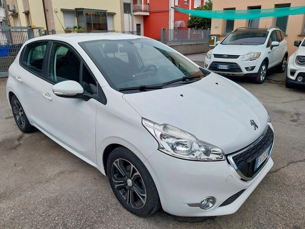 Peugeot 208 1.4 HDi 68 CV 5 porte Allure