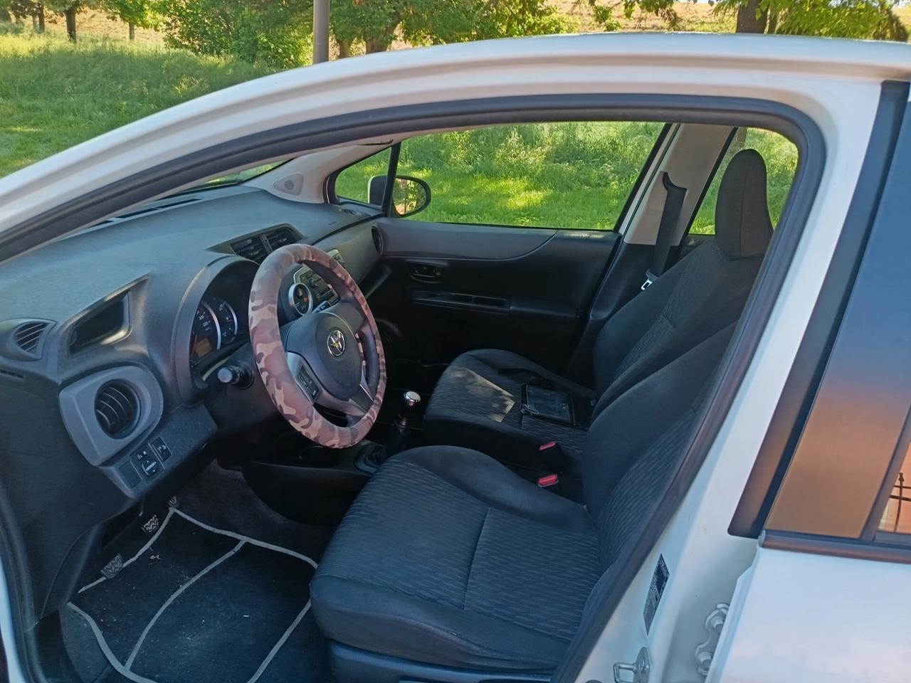 Toyota Yaris Lounge 2012 km originali!!!